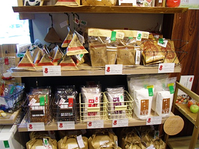 「八結」（やつむすび）ブランドが１周年をむかえました。