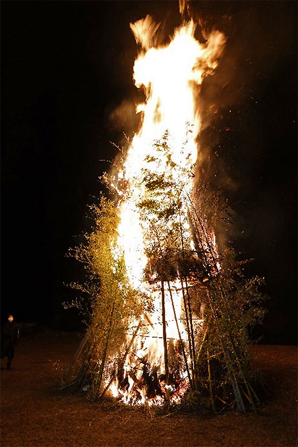 竹で組まれているので、パンパンと威勢のいい音が響きます