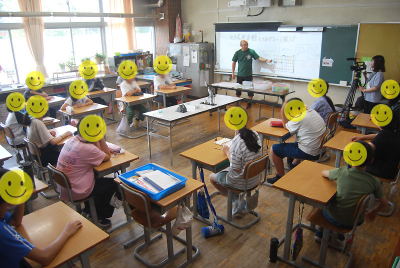 境小学校6年生「井戸尻考古館 盛り上げ隊」活動中!