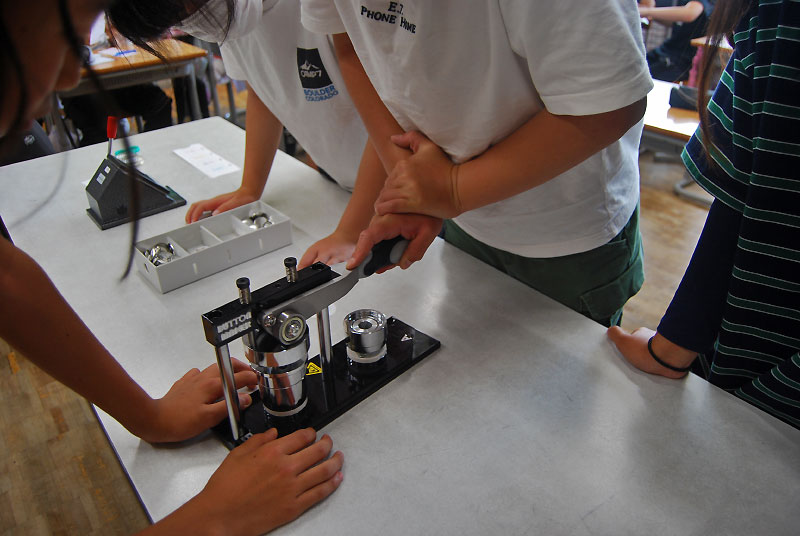 境小学校6年生「井戸尻考古館 盛り上げ隊」活動中!