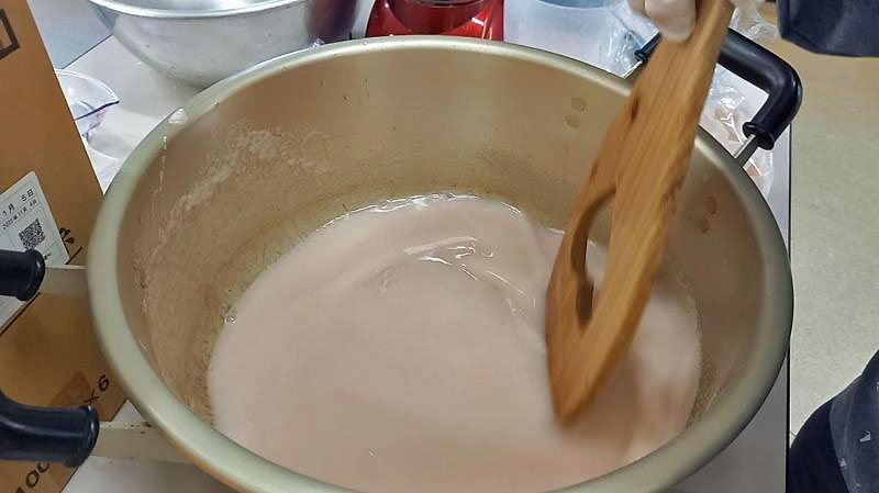 肝っ玉母ちゃんたちの「料理実習会」～こんやく作り～