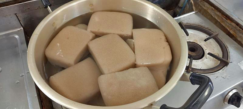 肝っ玉母ちゃんたちの「料理実習会」～こんやく作り～