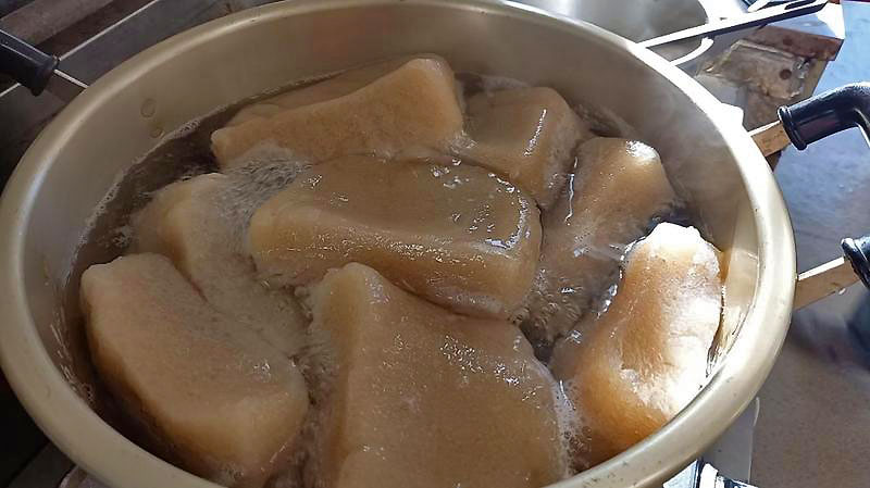 肝っ玉母ちゃんたちの「料理実習会」～こんやく作り～